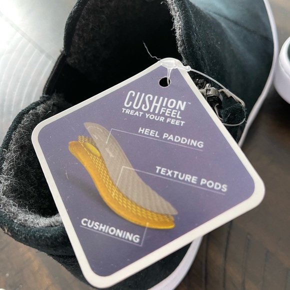 NWT Clark’s side zip booties. Size 9 wide. - Picture 3 of 5